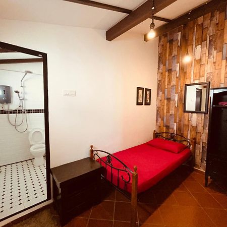 New Great Shanghai Female Hostel Джордж Таун Екстериор снимка