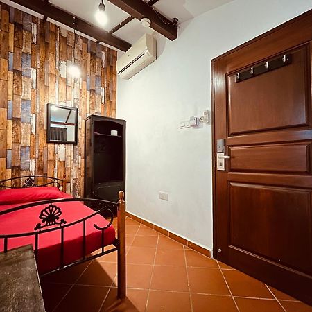 New Great Shanghai Female Hostel Джордж Таун Екстериор снимка