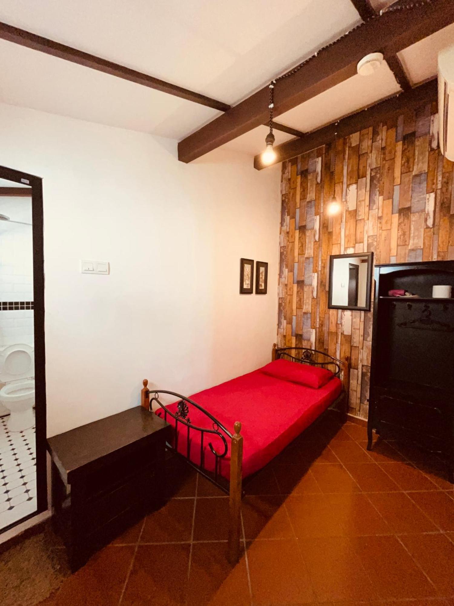 New Great Shanghai Female Hostel Джордж Таун Екстериор снимка