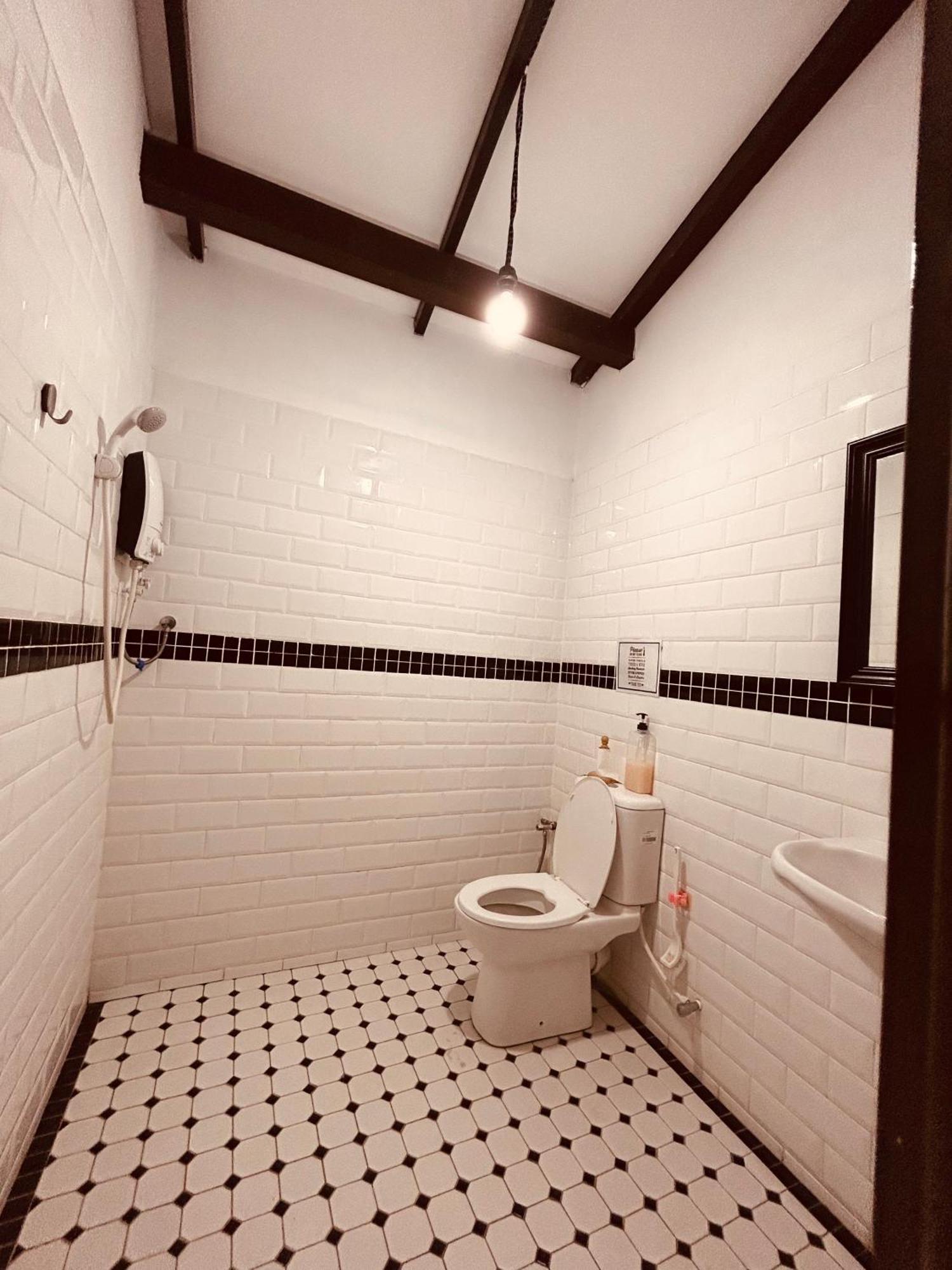 New Great Shanghai Female Hostel Джордж Таун Екстериор снимка
