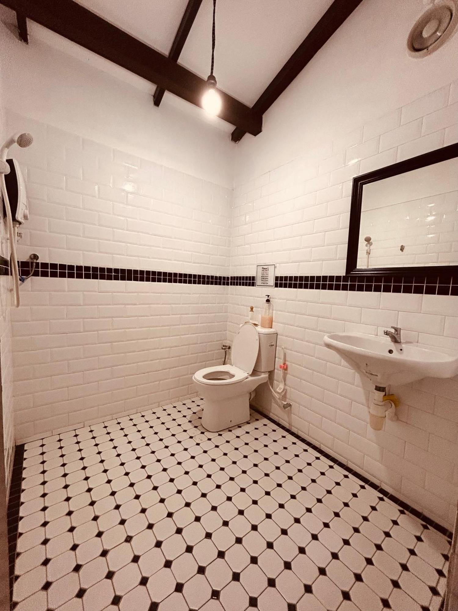New Great Shanghai Female Hostel Джордж Таун Стая снимка